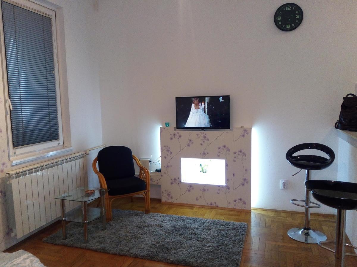 Apartment Aska Belgrado Esterno foto