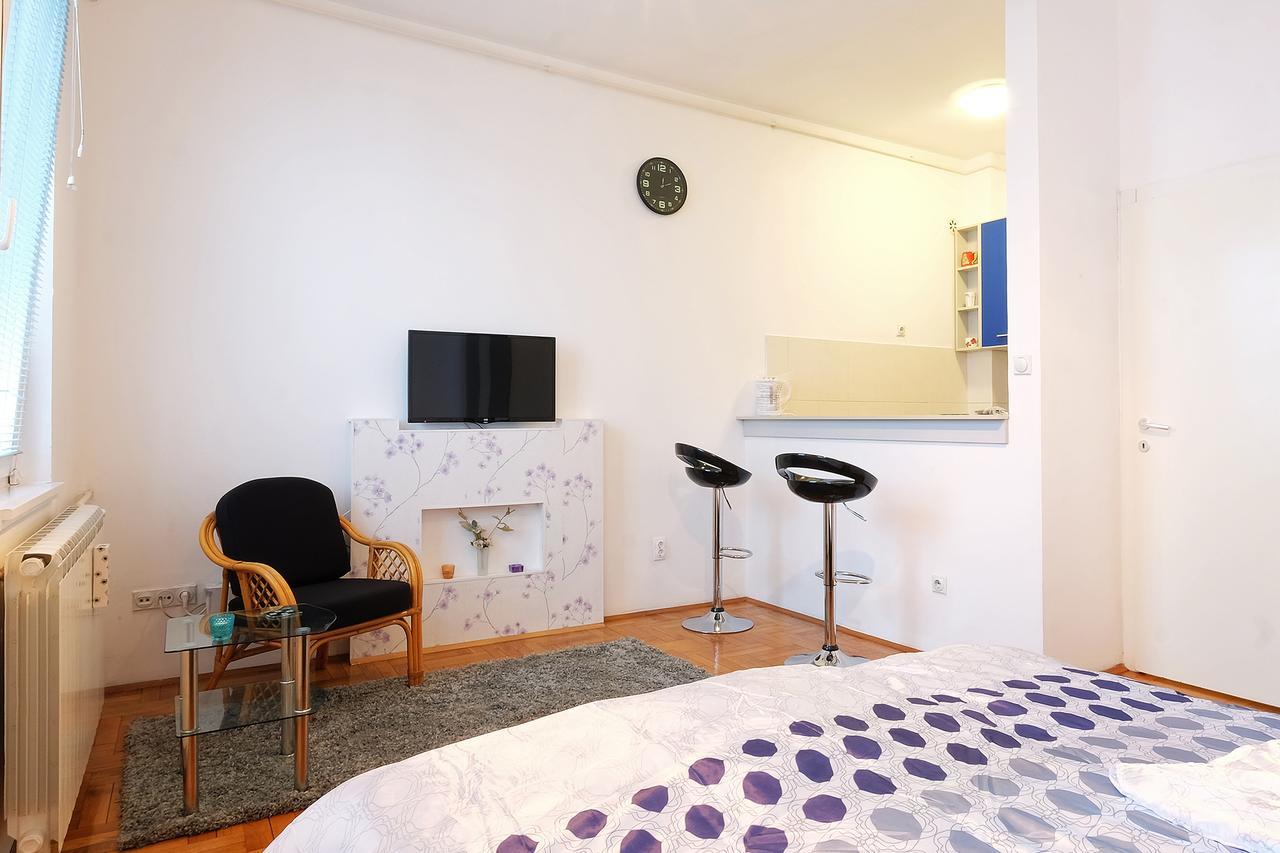 Apartment Aska Belgrado Esterno foto